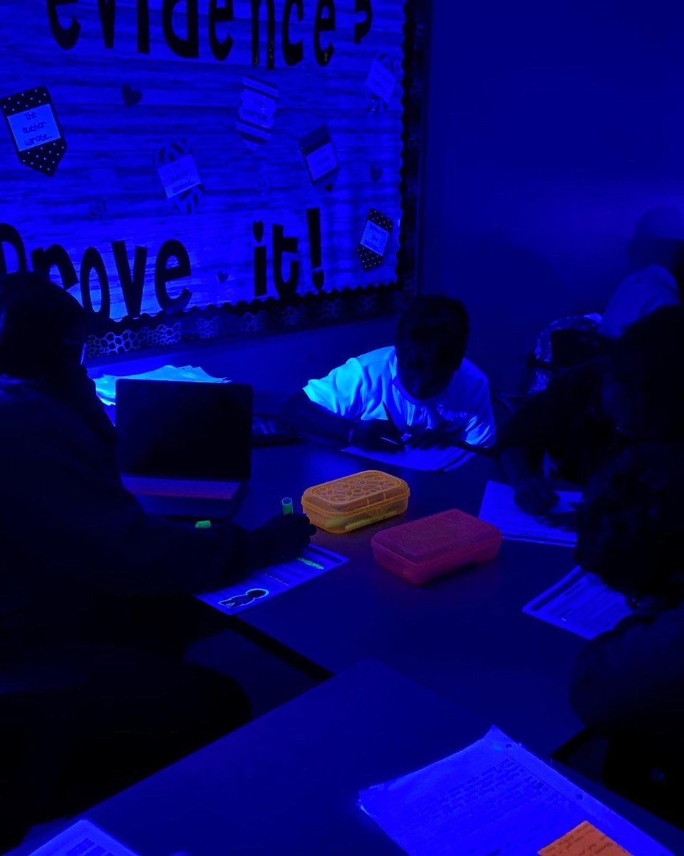 4CornersUpper's tweet photo. Mrs. Cook's class cited text evidence while "Glowing" #BlackHistory.
#BlackHistoryMonth #fcus #CSUSAToday #CSUSAproud @CSUSAhq https://t.co/P9yDD90W0S