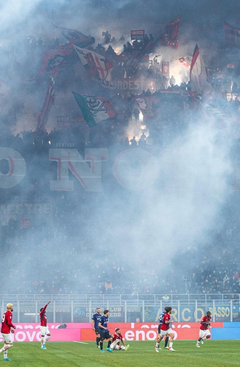 AC_MilanFR's tweet photo. Même à l’extérieur on est à domicile https://t.co/dkGkUuY0gb