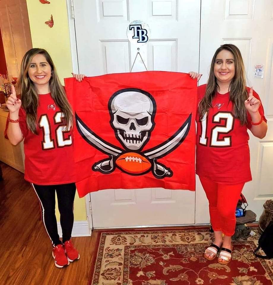 TBRaysTwins's tweet photo. HELLO 28!!! 🥳🥳 It would be a DREAM if we could get a Birthday shout-out from our All-Time FAV @Buccaneers WR, @MikeEvans13_!!!! 🙏🙏❤🖤🏴‍☠️🎂🎈🎊🎊 #TwinsForEvans https://t.co/YU3b92JRKP