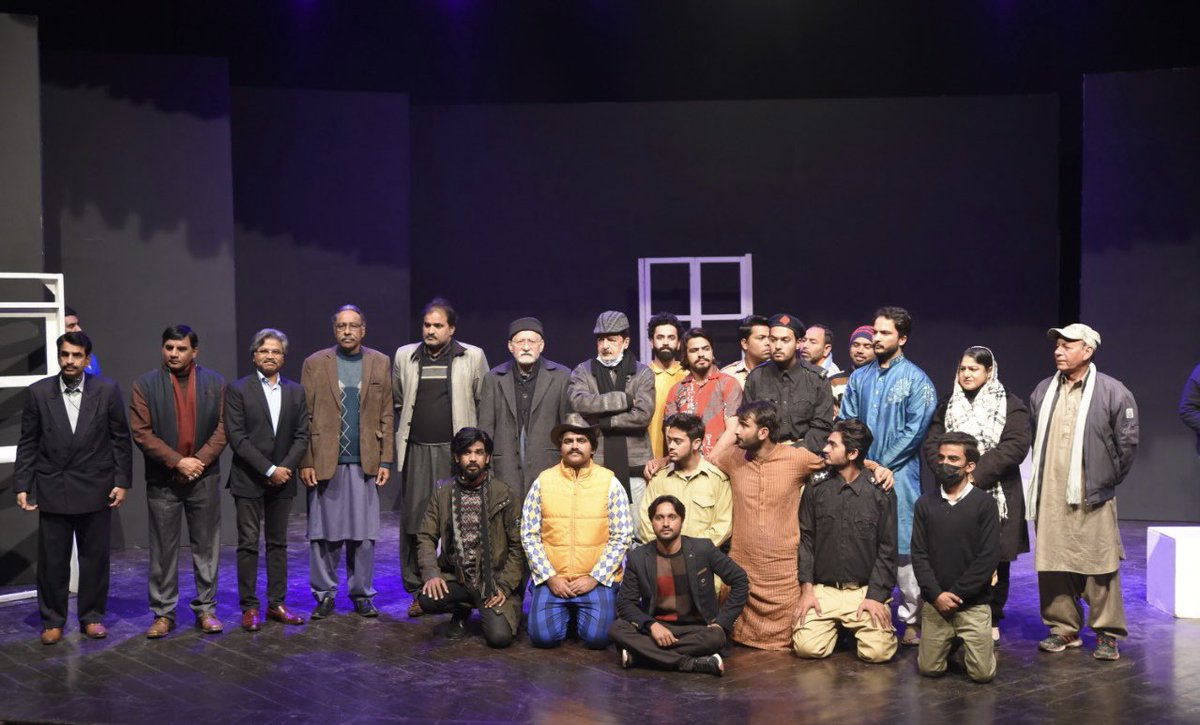 AlhamraLAC's tweet photo. The #AzadTheatre staged comedy play Deewana Bakar-e-Khaish Hushyaar at the #Alhamra on the last day of the #24thAlhamra Theater Festival on Sunday. A number of people came to see the last performance of the festival. The one-act play was written by #RafiPeer in early 60s. https://t.co/WPsj7zXwpG