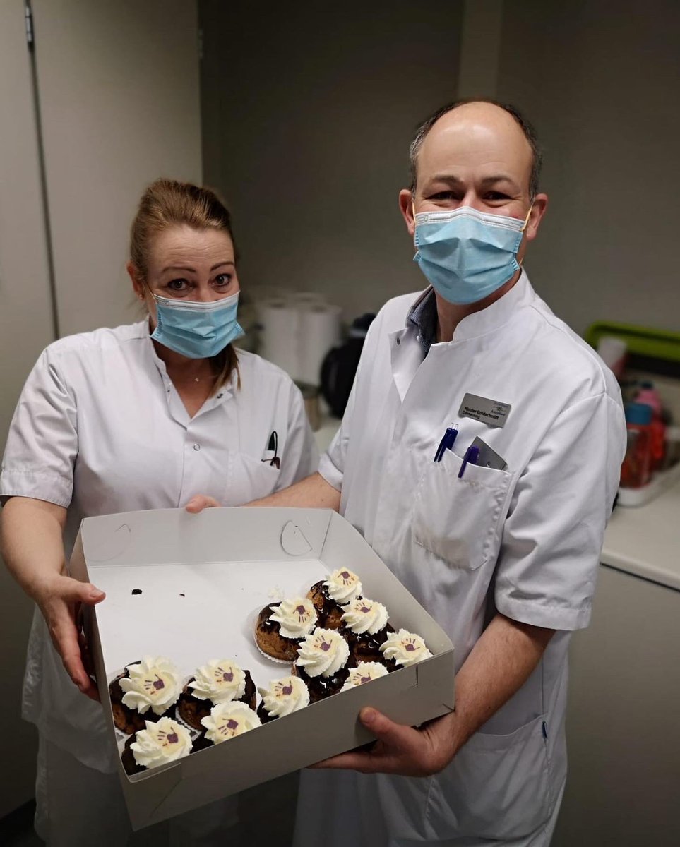 Het is inmiddels traditie geworden: de jaarlijkse Müller’s Multi Morekoppen rond de datum van Wereldkankerdag. En toch zijn we opnieuw weer blij verrast met maar liefst 750 gebakjes. Een geweldige traktatie die is mogelijk gemaakt door een sponsoractie van Banketbakkerij Müller🙏🏻