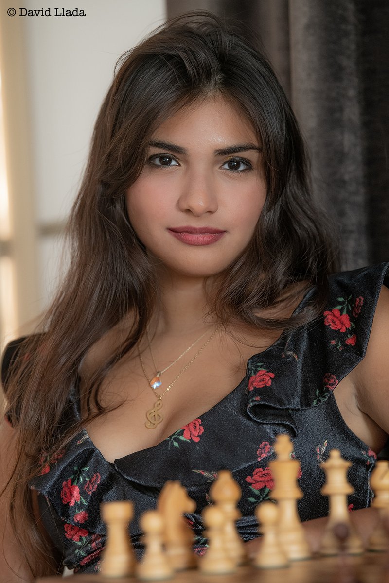 Tilsia Varela (<a href="/tilsiav/">Tilsia Carolina</a>) is a WIM, who has represented Venezuela at three Chess Olympiads. Born in Maracaibo 🇻🇪, but currently living in Malaga 🇪🇸, Tilsia is also a lawyer, apart from being a popular content creator for <a href="/chesscom/">Chess.com</a>. #womeninchess
