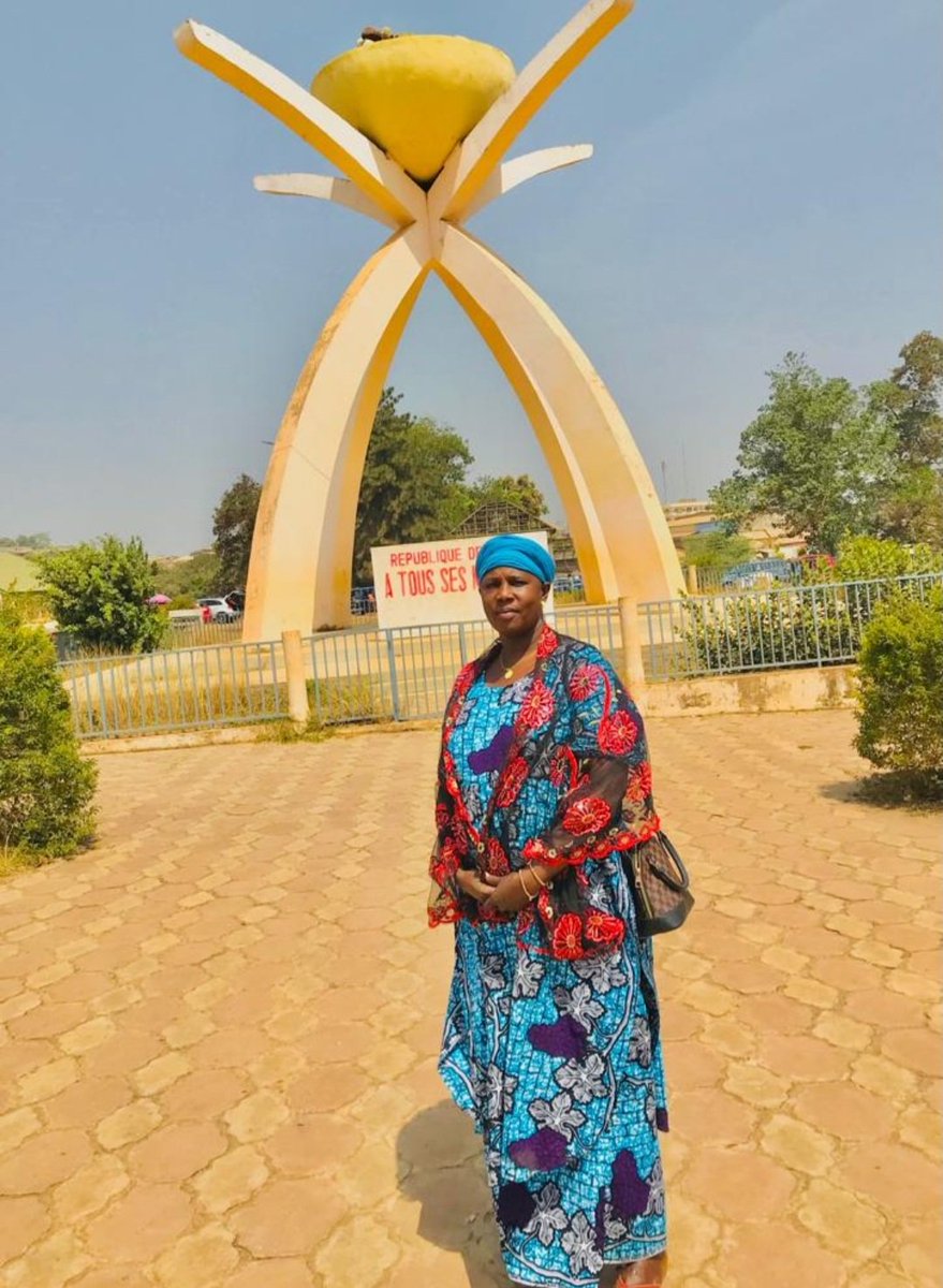 laspadiallo's tweet photo. Ma maman elle a fait 1000km pour venir voir où je vis ,pour elle suis toujours son bebe ,longue vie yaye 😘😍 https://t.co/QGJbMx8X4V