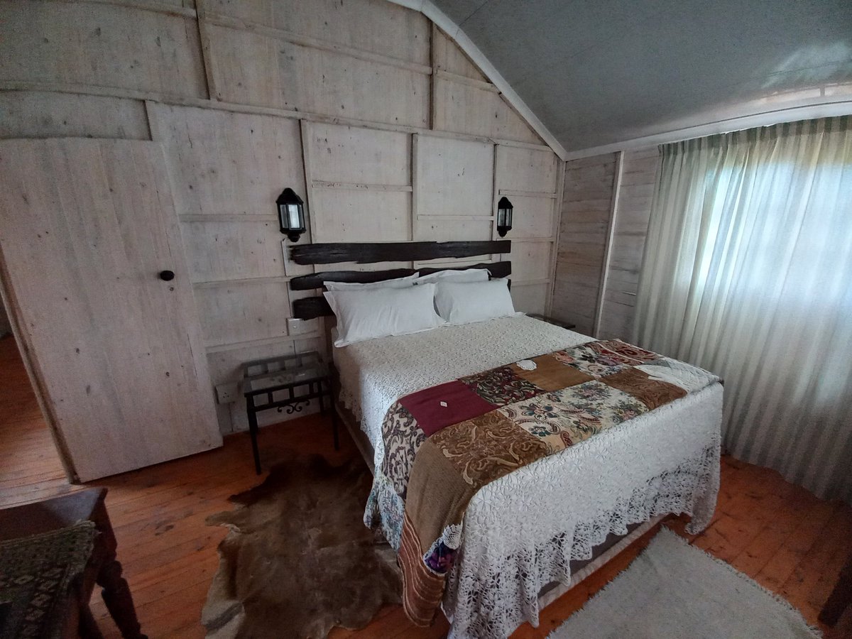 KameelAnd's tweet photo. Welcome to #Kameelrustandvrede.
....our little oasis in the #Northwest province on the #R377 road. 
Please contact us for more info, tariffs and bookings for our Great Escape cabin.
https://t.co/z74WCtaEGR https://t.co/V7ACngLnXb