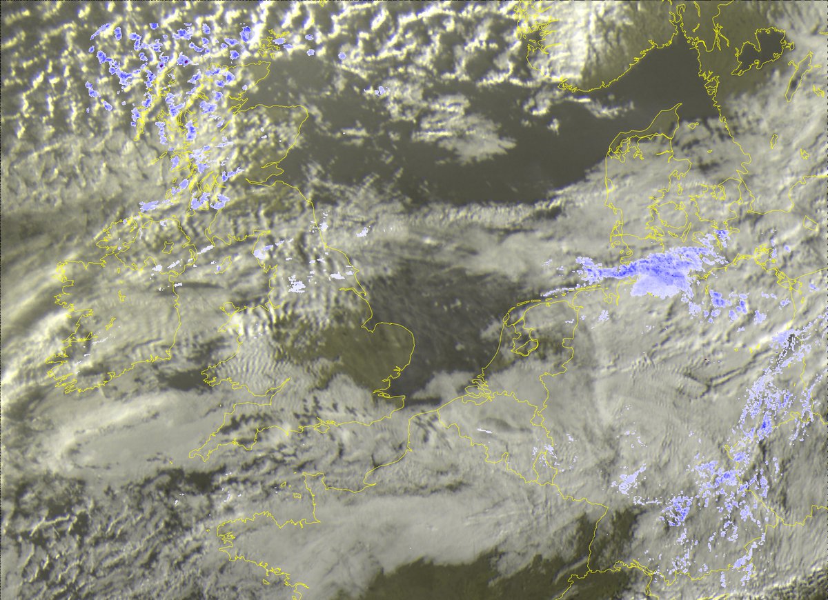 Bewolking, motregen maar ook zon. Aan welke kant zit jij? weerslag.nl/SatellietBuien… morgen vergelijkbaar.