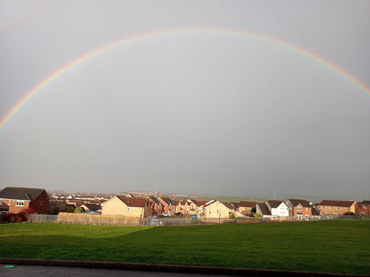 PatrickMonan's tweet image. Not seen a rainbow as big as this for a while!!