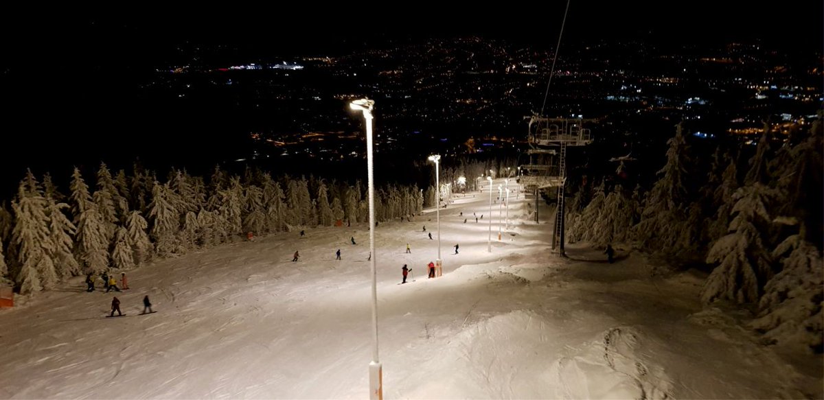 Maximum comfort and safety for skiers during night skiing is there at SKI Ještěd resort thanks to smart lighting. Engineered by our long-term partner LIGHTECH and controlled by Seak powerline controls. Read more in case study: seakenergetics.com/files/attachme…