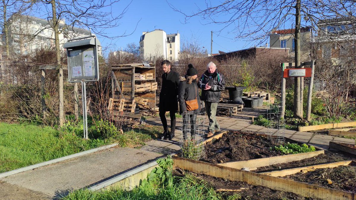 sylvain_indjic's tweet photo. Fin de ma tournée des ateliers de la DEVE 20e. Toujours un plaisir d'échanger avec les jardinières et jardiniers pour mesurer l'impact direct de nos politiques sur leur travail quotidien et pour recueillir leurs avis sur les futurs aménagements dans nos parcs ! https://t.co/AY9GPvwK0R