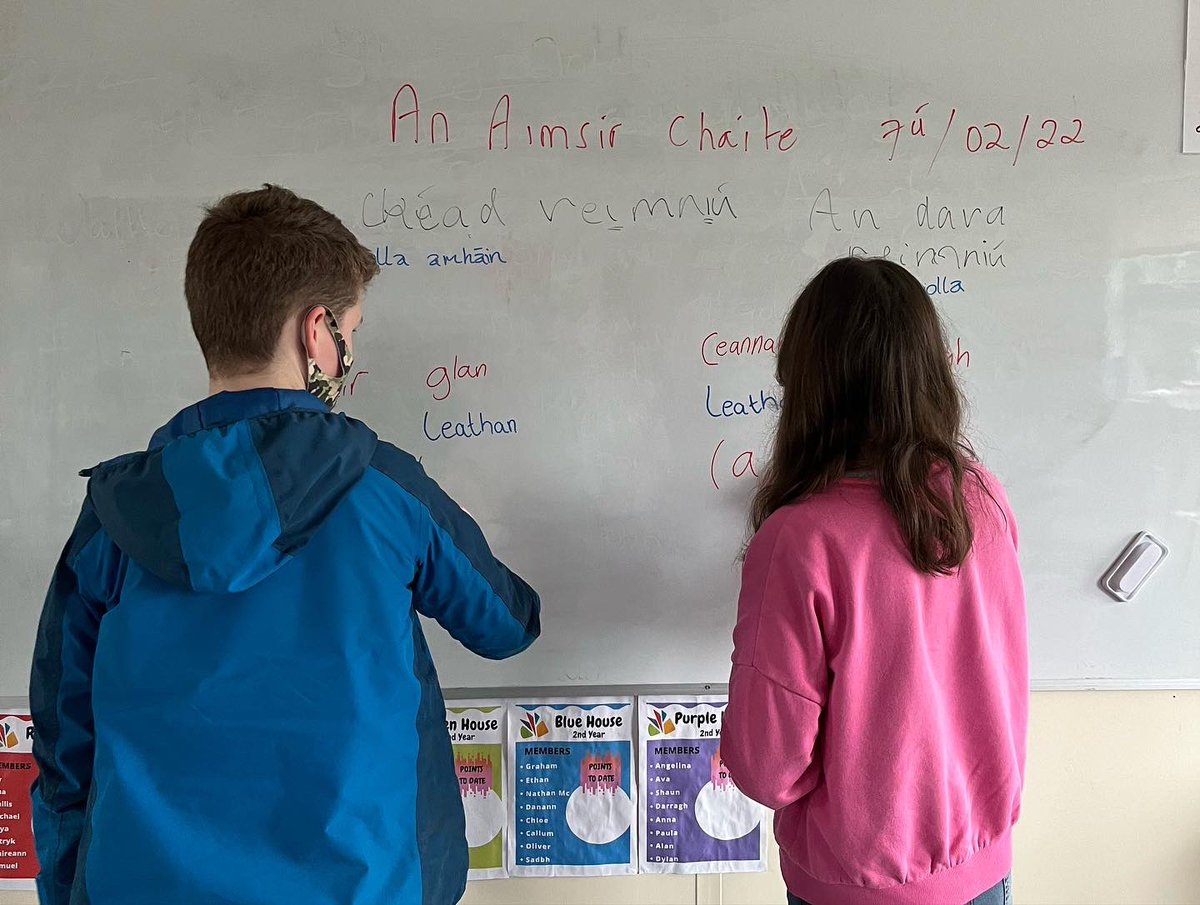 galwayetss's tweet photo. Second year Irish students peer teaching the Aimsir Chaite ahead of Assessment Week next week 🍀 https://t.co/pxdU8uNQjP