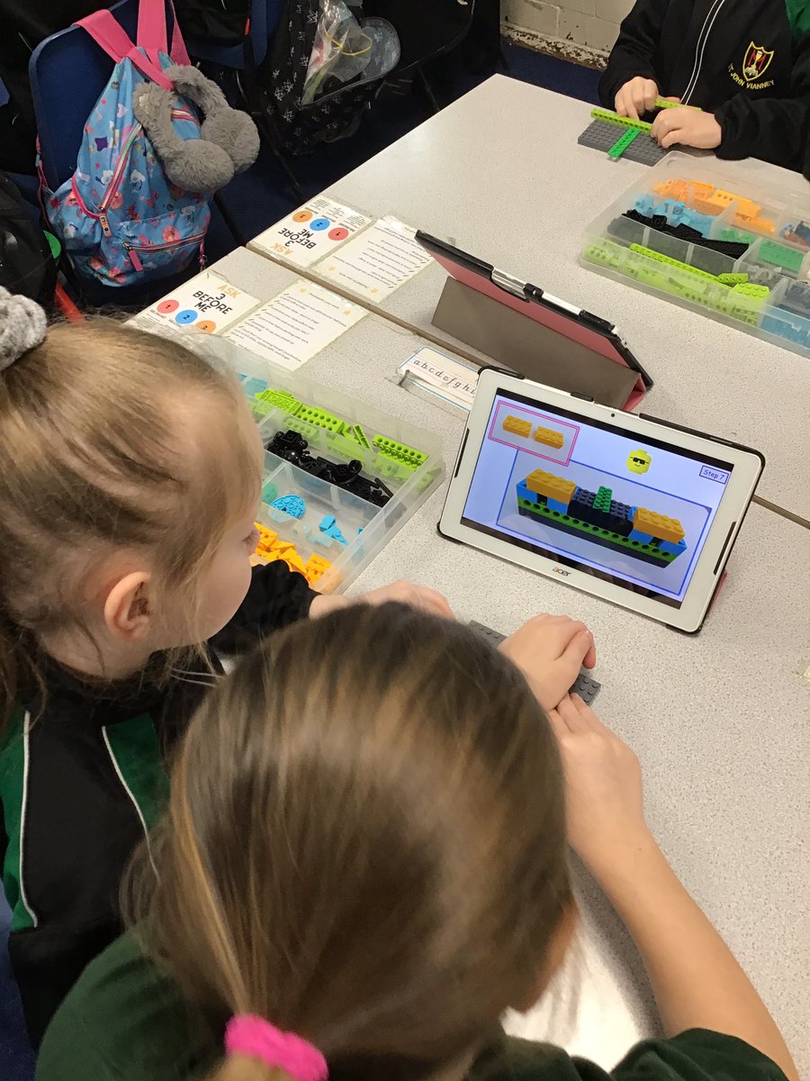#SJV3F are programming Lego this morning with <a href="/Legoworkshops/">Nick Hawken</a> as part of internet safety day 💻 #SJVICT #internetsafetyday #juniorstem