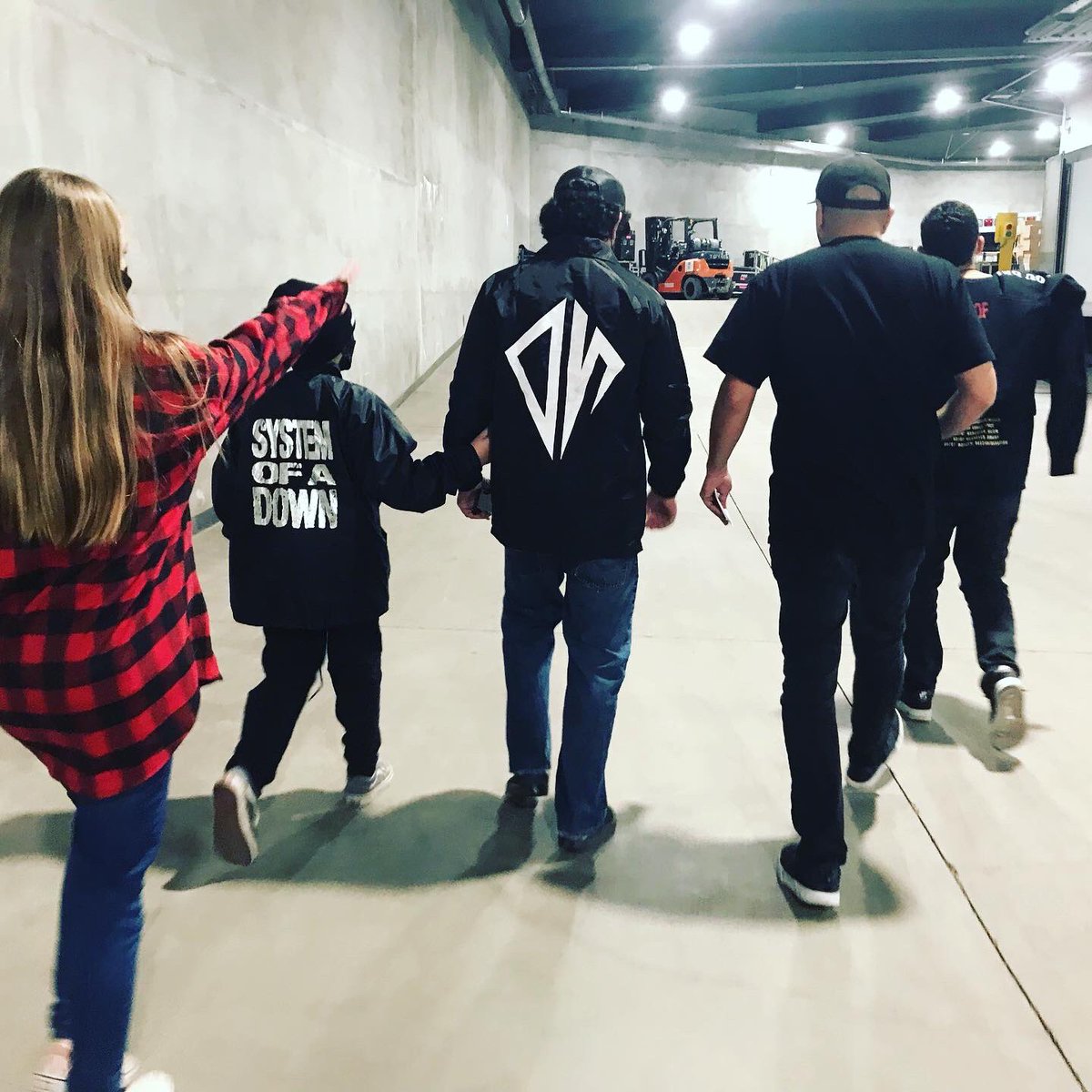 Kryptic76's tweet photo. The walk through #Bancofcalifornia to see #SystemOfADown #Korn #Helmet #soad #music #metal #numetal #rock https://t.co/kgTEPeBR9Q