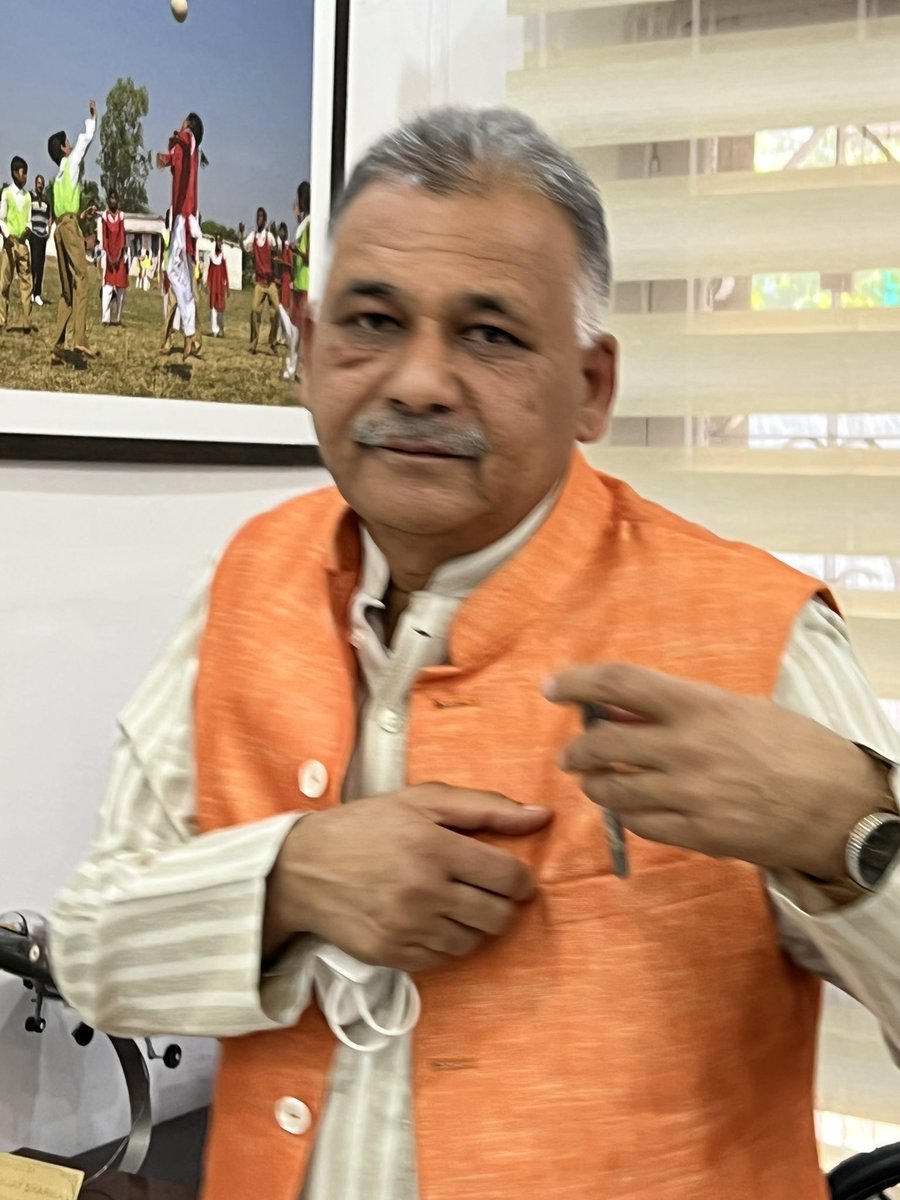 एमपी के स्कूल शिक्षा मंत्री <a href="/Indersinghsjp/">इन्दरसिंह परमार</a> ने <a href="/ABPNews/">ABP News</a> से कहा कि चयनित शिक्षकों को नियुक्तियाँ दी जा रहीं हैं, प्रतीक्षा सूची वालों को भी जल्दी ही नियुक्ति पत्र भेजे जाएँगे. शिक्षक धीरज रखें <a href="/ChouhanShivraj/">Shivraj Singh Chouhan</a> @govindtimes #MPTET2018_उर्तीण_अतिथि_शिक्षक_संघ
