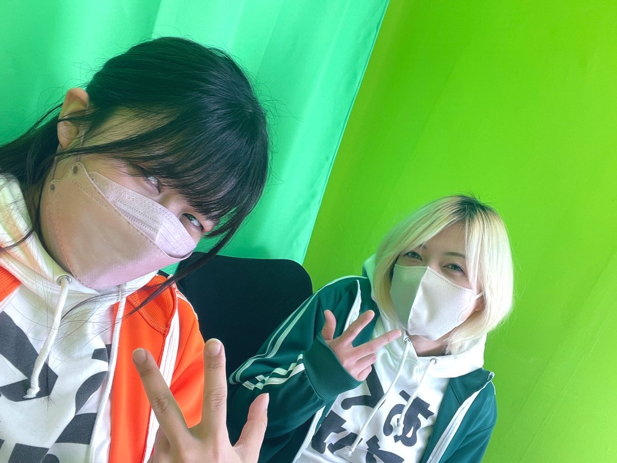 Akuaku621's tweet photo. 月1の生放送。

久しぶりのごはんさん。

豆つかみ競争をするはずが気付いたらマーブルチョコつかみ競争してました。

https://t.co/jIy6fKjeKw

#あくごはどうでしょう https://t.co/UDO2gyCJwa