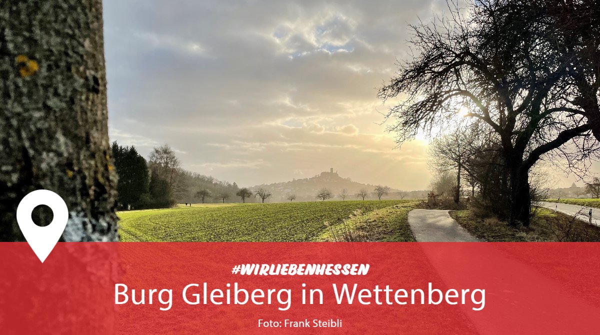 Hessen_Agentur's tweet photo. Die Burg #Gleiberg ist das weithin sichtbare Wahrzeichen des Gleiberger Landes nördlich von #Gießen.🏰Geradezu mystisch liegt sie hier im Dunst – von Nebel & Sonne "ungewöhnlich in Licht getaucht", schreibt @franksteibli von einer Wanderung in #Wettenberg. Danke für das Foto.📸 https://t.co/exhV3KJwAO
