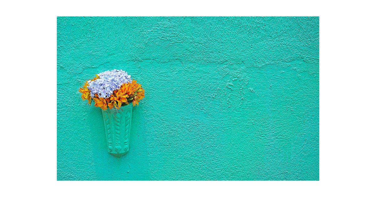 «È a L’Avana o in Marocco non è morto, mi ripeto [...] Me lo appunto sulle note del cellulare, titolando: motivi per cui papà non è passato a miglior vita, con tanto di frase fatta».

Per il #RaccontoDelMartedì, Papàblo Escobar di Demetrio Marra!
🔵➡️bit.ly/Papablo_Escobar