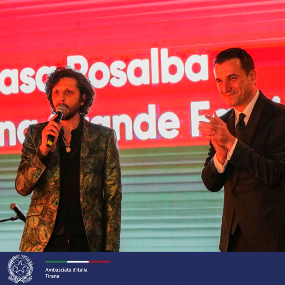 Fantastica serata organizzata dal Sindaco <a href="/erionveliaj/">Erion Veliaj #MedCapitalCulture2025 🇪🇺🇦🇱</a> in onore ai bambini e ragazzi di @shtepia_rozalba. Dopo il concerto del 17 settembre 🎶<a href="/MetaErmal/">Ermal Meta</a>, accompagnato con il pianoforte da <a href="/robipace/">Roberto Pace</a>, ci ha commossi con il suo #talento e la sua #umanità.