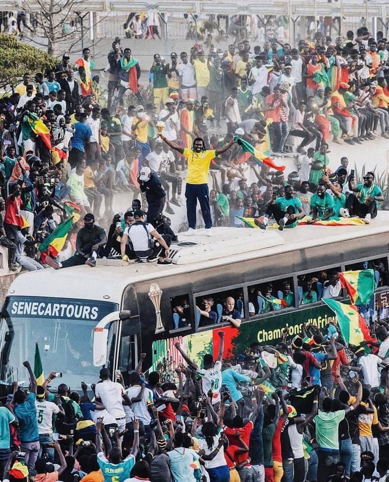 This picture! 🏆🇸🇳

#TotalEnergiesAFCON2021 #TeamSenegal