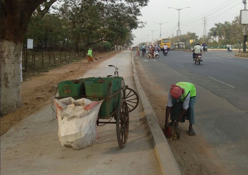 whatshotodisha's tweet photo. BMC Rides Pushpa Wave To Promote Cleanliness Message In Bhubaneswar https://t.co/l08FKKQdgd via @MudhiMixture https://t.co/1jvX2lh8Y2