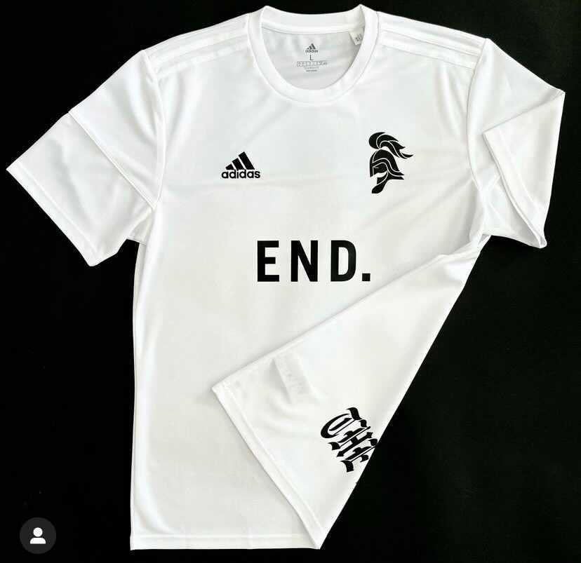 Good time to join the <a href="/sohowarriors/">sohowarriors</a> Discord for your chance to win sick custom football merch like this 🤯 Still early… discord.gg/vt94MruR