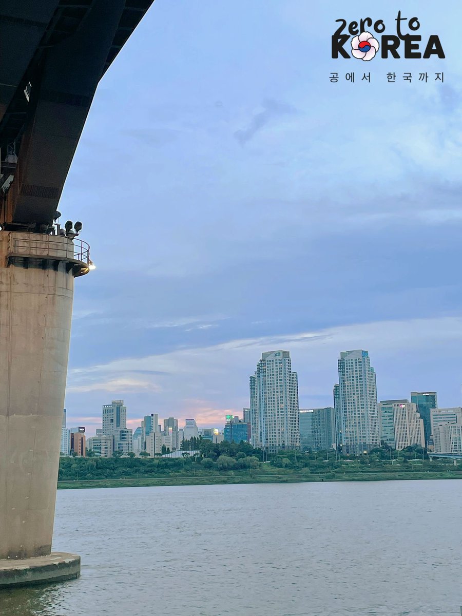 zerotokorea's tweet photo. Taking a long walk by the Han river really helps you clear your mind💙

What is THE song that makes you feel relaxed while going for a walk?🎶 

#02KinKorea https://t.co/3RJHgMfkyg