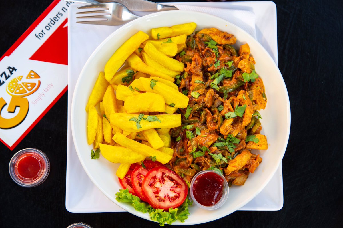 PizzaGoUG's tweet photo. Cravings!😉😋
At only 16k this Shredded Chicken will be right at your doorstep. 👌🏿
DM or call 0780262230/0759945442 to place your orders.
#pizzago #chicken #foodie https://t.co/gENSIsoqoY