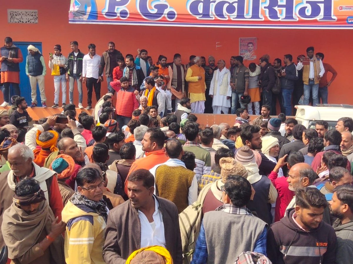surendradwaba's tweet photo. आज लखनऊ से अपने विधानसभा बैरिया में आने के बाद जो उत्साह, स्नेह,सम्मान और आशीर्वाद हमे प्राप्त हुआ इसके लिए मैं आप सभी देवतुल्य जनता जनार्दन का हृदय से आभारी हूँ।। https://t.co/pcVO2bZ9Pa