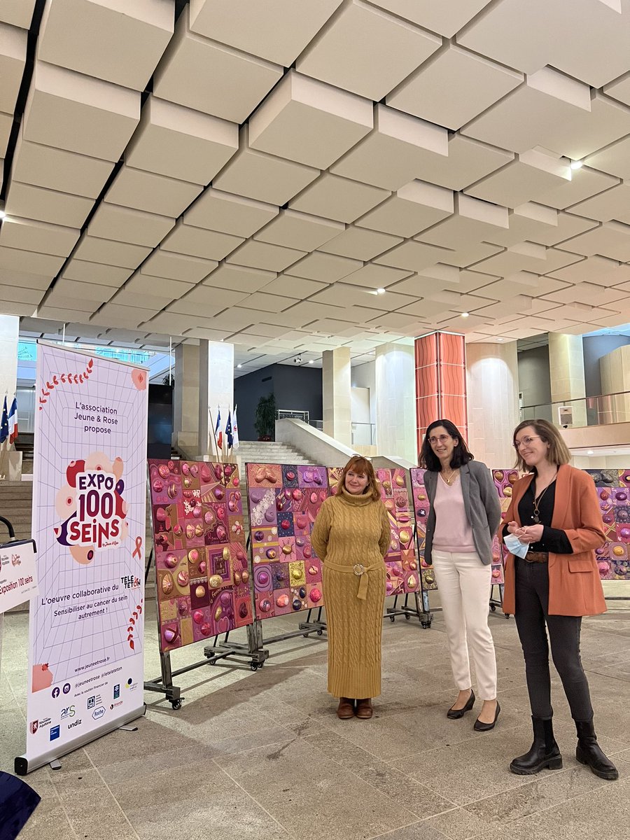 Association Jeune & Rose (@jeuneetrose) on Twitter photo Jeudi dernier, nous avons eu la chance d'inaugurer l'exposition des 100 Seins à l'hôtel de Région <a href="/NvelleAquitaine/">Nouvelle-Aquitaine</a> !
En présence de <a href="/fjeanson1/">Françoise Jeanson</a>, vice-présidente de la région de Mélanie Courtier, directrice et fondatrice de Jeune & Rose et Virginie Transon, artiste plasticienne ! Jeudi dernier, nous avons eu la chance d'inaugurer l'exposition des 100 Seins à l'hôtel de Région <a href="/NvelleAquitaine/">Nouvelle-Aquitaine</a> !
En présence de <a href="/fjeanson1/">Françoise Jeanson</a>, vice-présidente de la région de Mélanie Courtier, directrice et fondatrice de Jeune & Rose et Virginie Transon, artiste plasticienne !