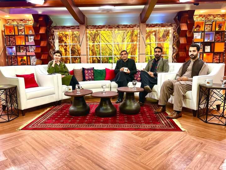 RahmanRahii's tweet photo. Invited as guest in program pakhair pukhtunkhowa with Najiba Faiz at @HUMPashto1. Highlited various pressing issues specifically education and promotion of science culture! https://t.co/jRub4olj2D