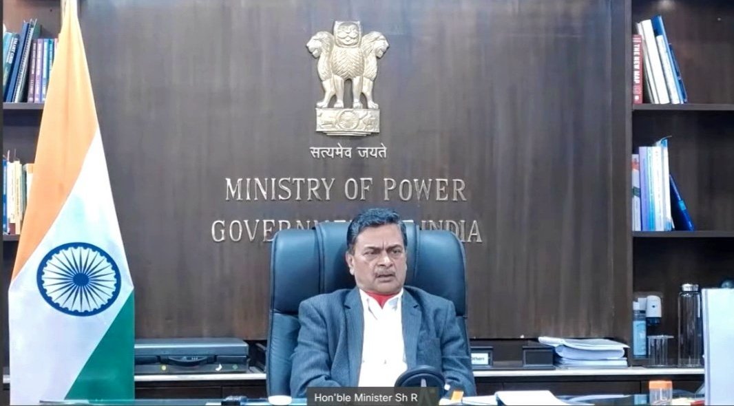 PIB_Patna's tweet photo. बिजली वितरण में उन्नत प्रौद्योगिकी के इस्तेमाल के लिए विद्युत मंत्री श्री @RajKSinghIndia ने #पॉवरथॉन-2022 का शुभारंभ किया।
आरडीएसएस के तहत #Powerthon- 2022 का लक्ष्य एक सशक्त बिजली क्षेत्र का निर्माण करना है।
➡️विवरणः https://t.co/2PBA3uAqPN https://t.co/tORUMk4iJK