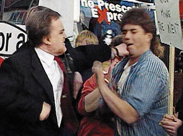 ElTweedie's tweet photo. Some of us are old enough to remember when leading Labour Party MPs weren't afraid to walk through a protest without police escort, and face a bit of verbal and physical abuse without claiming their life was put in danger. #TwoJags #TwoJabs https://t.co/uMuchtOSwc