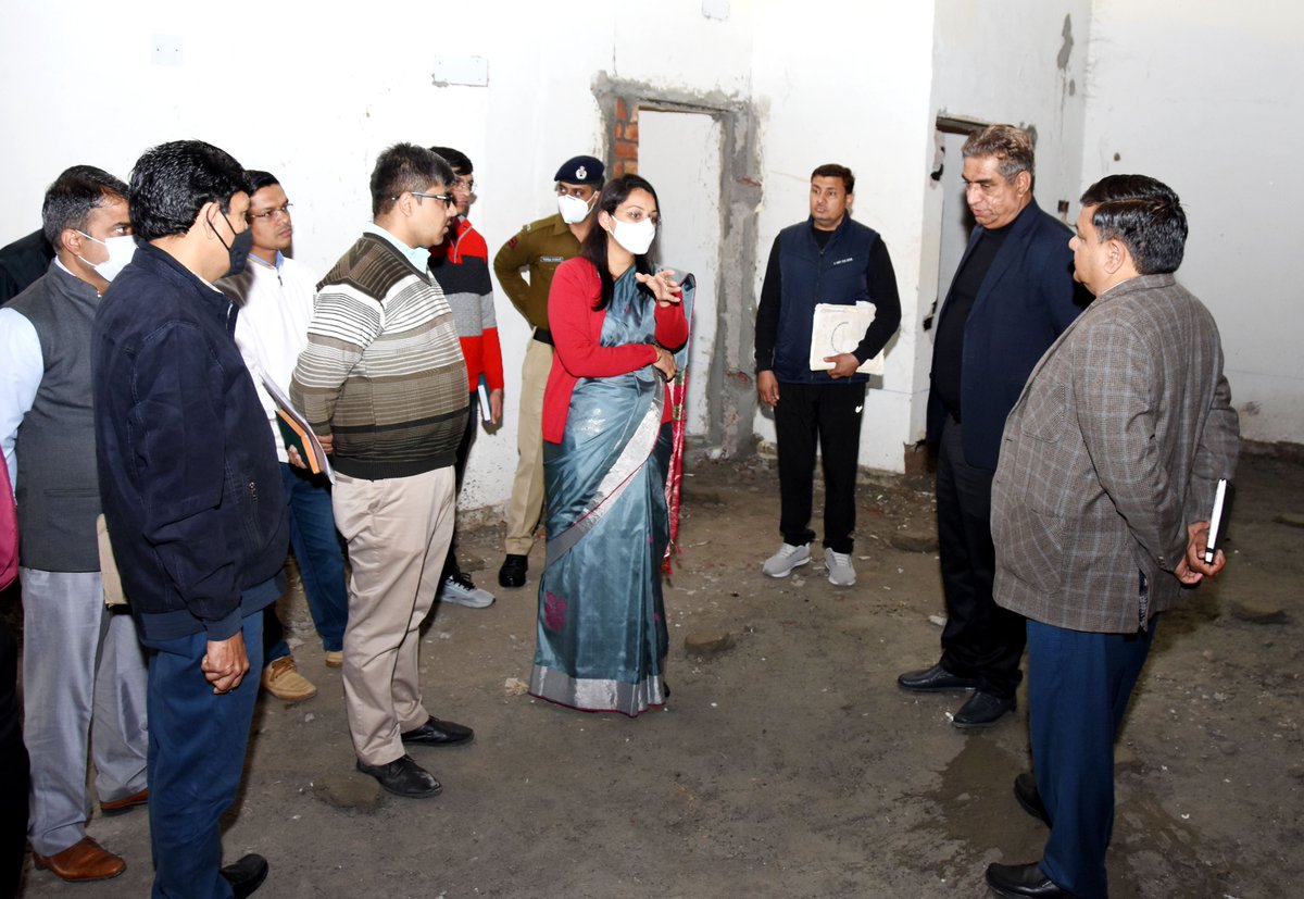 dipro_hisar's tweet photo. उपायुक्त डॉ प्रियंका सोनी ने स्थानीय पंचायत भवन में चल रहे विभिन्न निर्माण कार्यों का किया औचक निरीक्षण
कहा, रेनोवेशन कार्यों में नवीनतम तकनीकों का किया जाए इस्तेमाल 
@Hsr_dist_admn @DiprHaryana @cmohry @mlkhattar https://t.co/9FzGfd0EVH