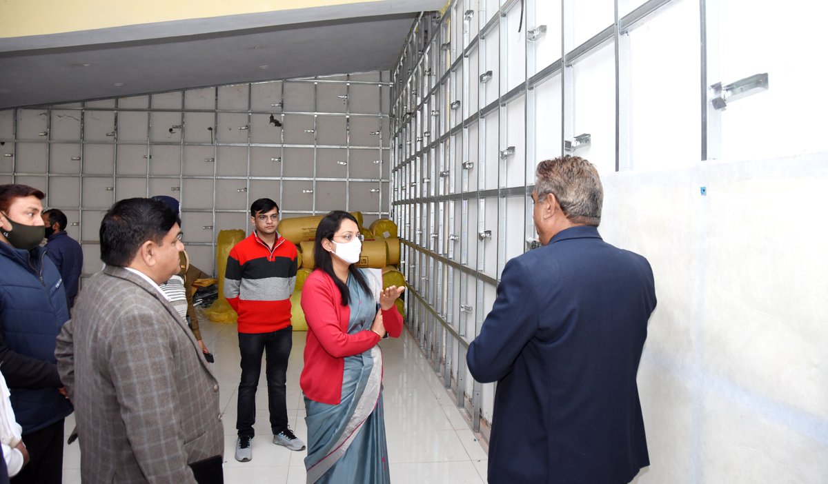 dipro_hisar's tweet photo. उपायुक्त डॉ प्रियंका सोनी ने स्थानीय पंचायत भवन में चल रहे विभिन्न निर्माण कार्यों का किया औचक निरीक्षण
कहा, रेनोवेशन कार्यों में नवीनतम तकनीकों का किया जाए इस्तेमाल 
@Hsr_dist_admn @DiprHaryana @cmohry @mlkhattar https://t.co/9FzGfd0EVH
