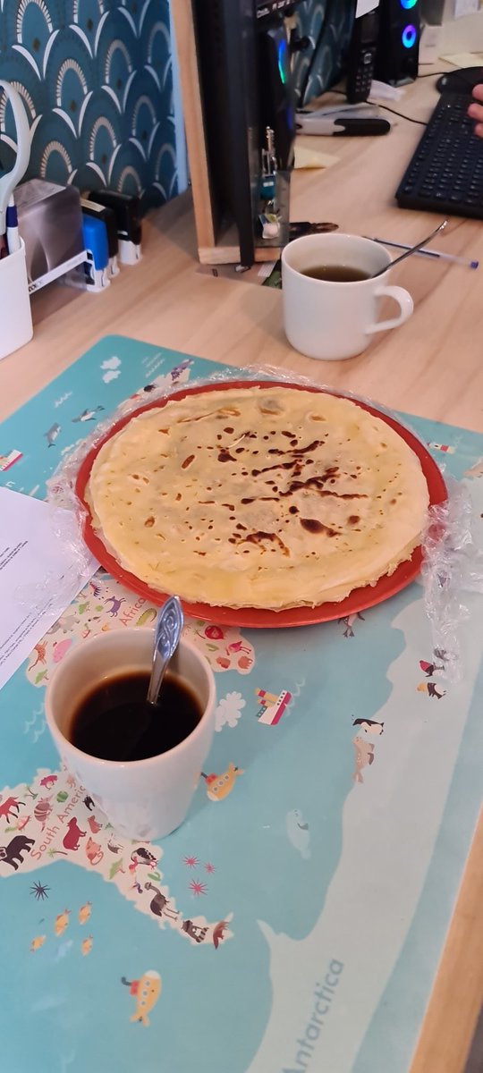 Arrivée au boulot et notre apprentie a préparé les crêpes 😁 merci Lyvia 👍