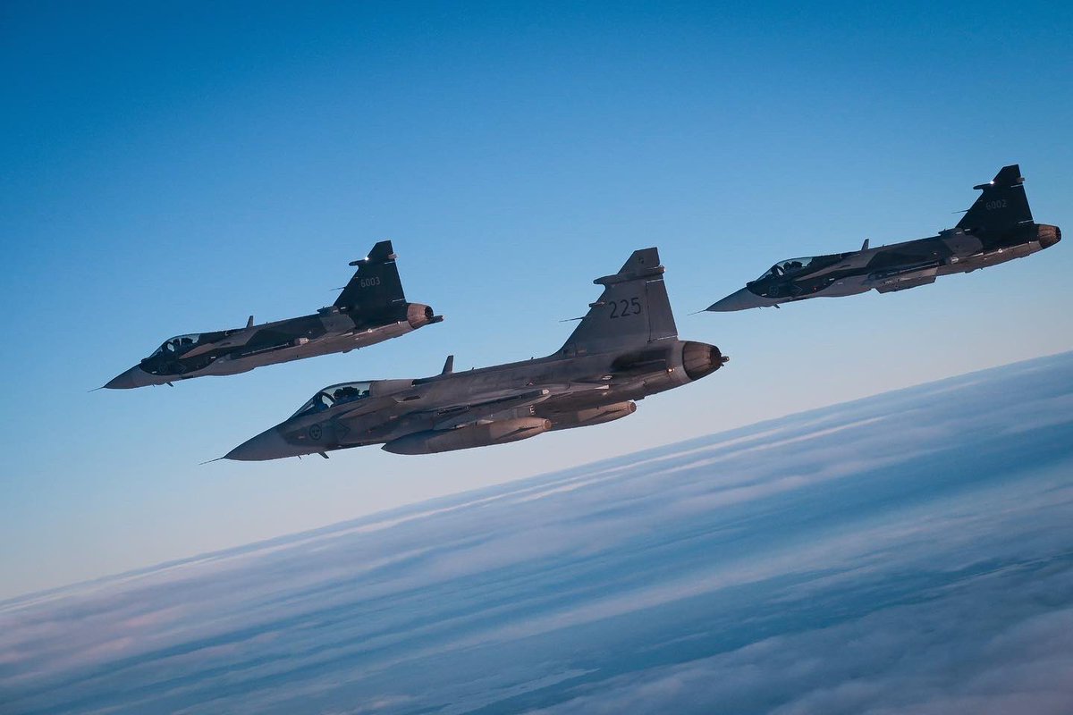 stridspiloterna's tweet photo. Fights on! #stridspiloterna #jas39gripen #jas39e #jas39c #saabinthesky #saab #mffo #flygvapnet #airforce https://t.co/2G9yR4fatV