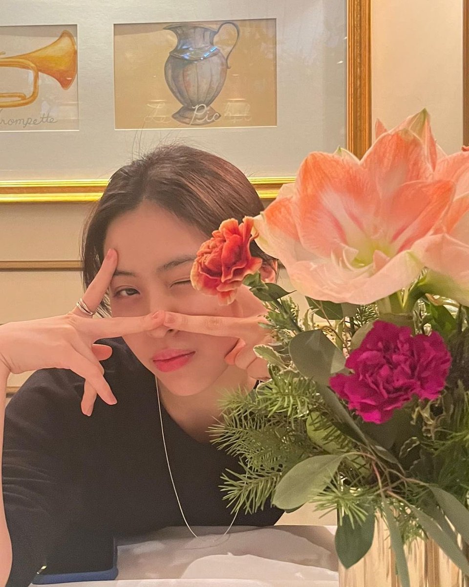 archiveryujin's tweet photo. a date with your gf https://t.co/KemaMQaQ4M