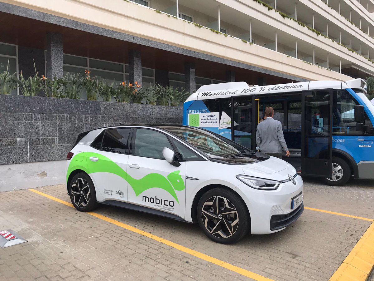 amtu_cat's tweet photo. 👉MOBICO @Mobico_CO vol dur a terme arreu del territori nous conceptes de #mobilitat compartida, sostenible, elèctrica i intermodal

👤Entrevista a Joan Serra, director general de l' @amtu_cat i alcalde de Castellolí

🗞️Tot a la revista @MobiliCAT 
🔗https://t.co/pyQqLgGuzV https://t.co/O2O8ff4US9