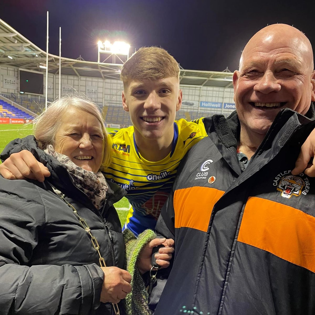 TheRFL's tweet photo. 📅 August 26, 2017:
🏆 Captains @CastlefordPE to the Year 7 Boys Champion Schools title at Wembley.

📅 February 4, 2022:
🐺 Makes his first senior appearance for @WarringtonRLFC.

👏 A rapid rise for Noah Booth! https://t.co/5xr0ObM0EL