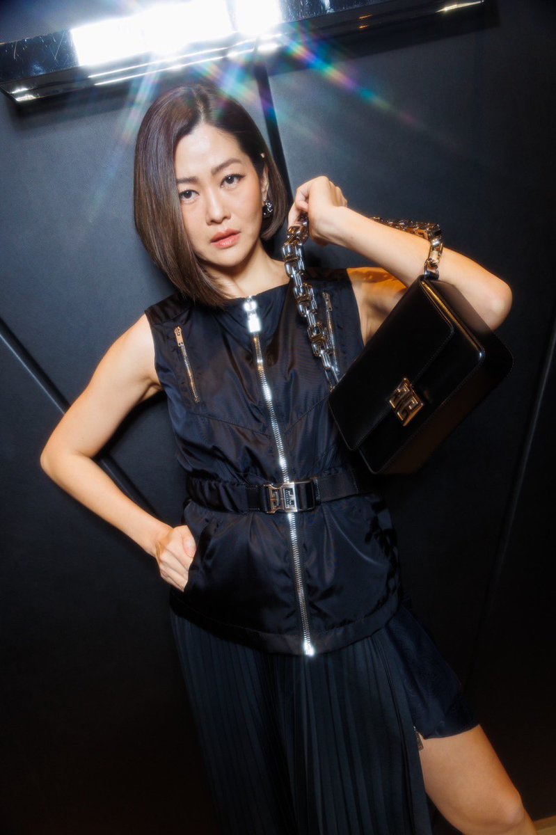 mintmag_th's tweet photo. มาอัปเดทเทรนด์แฟชั่นใหม่กับเหล่าสาวก Givenchy นำทีมโดยแฟชั่นต้าเมืองไทย หนุ่มออฟ จุมพล, แอลลี่, เจนี่ และสู่ขวัญ มาพร้อมกับกระเป๋ารุ่นไอคอนิกอย่าง 4G และเสื้อผ้าทั้งหมดจากคอลเล็กชั่น Chito x Givenchy Spring 2022
@givenchy
#GivenchySpring22
#MintHype https://t.co/h6d2DRnURR