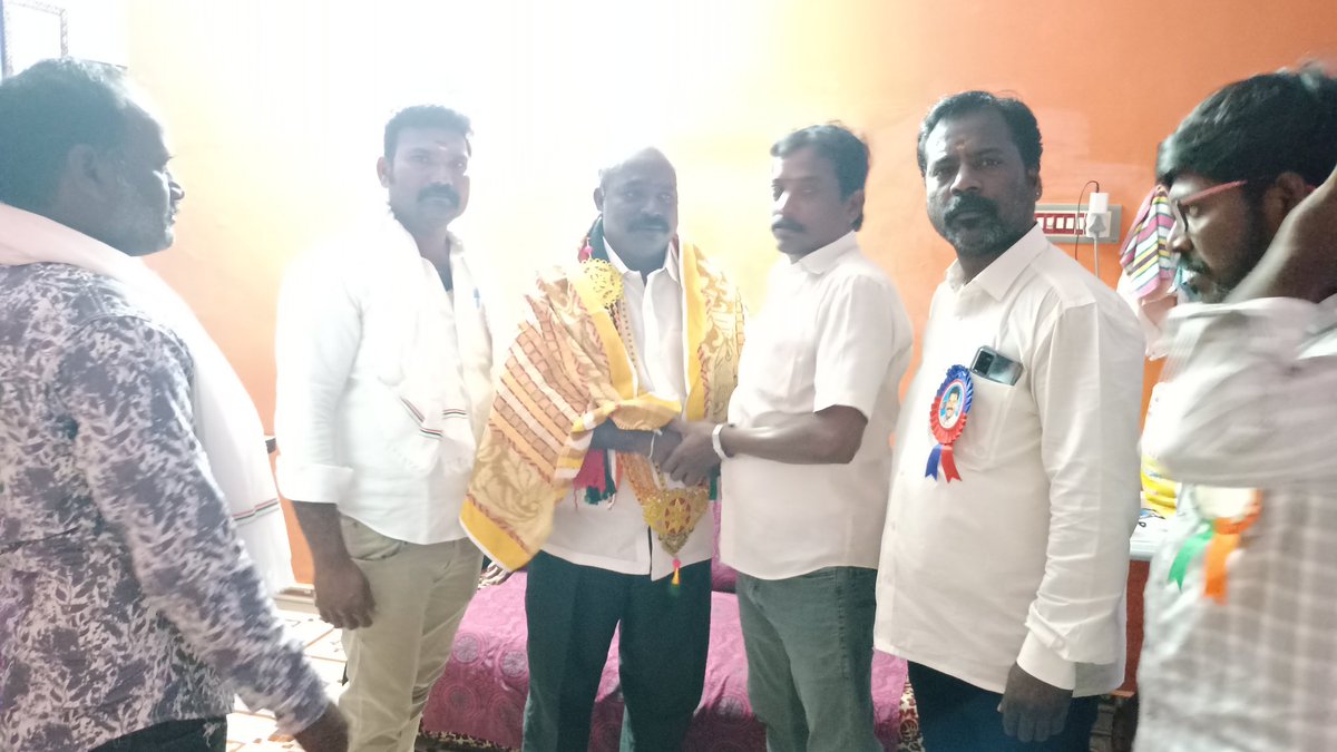 ATheerthy's tweet photo. சென்னை மாநகராட்சி 22 வது வட்டத்தின் மதசார்பற்ற முற்போக்கு கூட்டணியின் வேட்பாளராகிய நான் சின்ன சேக்காடு  வேதச்சலாம் தெரு
பகுதி குடியிருப்பில் வீடு வீடாக  சென்று வாக்கு சேகரிக்க சென்ற பொழுது அங்கு வசிக்கும் மக்கள் எனக்கு சால்வை அணிவித்து தங்களின் ஆதரவை தெருவித்தனர் @msdiraviam https://t.co/3picmxcXaV