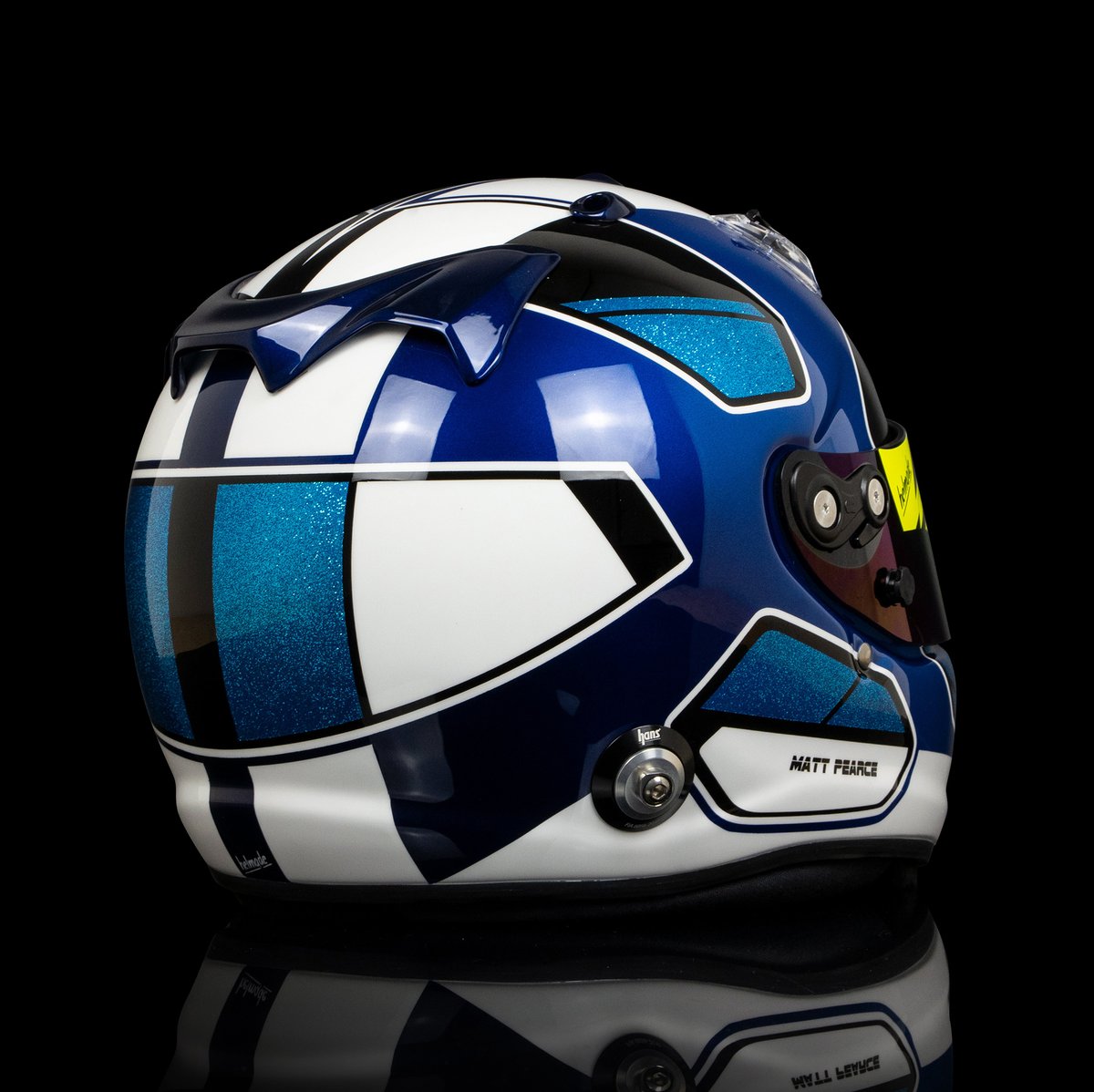 A touch of neon on this blue beast! 🥳 😈
What do you think? 
#helmadefamily #helmade #withpassion #arai #gp7 #carracing #adn #blue #neon #helmetdesign #helmdesign #customized #customhelmet #custompainting #bornfrommotorsports