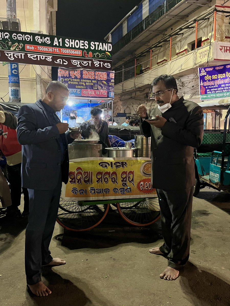 SwayamOdisha's tweet photo. What an inimitable experience to have matarsoup after darshan of Mahapravu, in Bada Danda with @rammadhav_rss ji. I am glad that he thoroughly enjoyed it. #JayJagannath https://t.co/ZTVrukfkiR