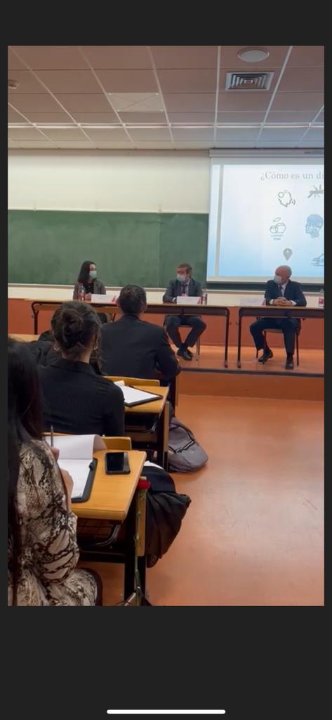 La semana pasada <a href="/diplomaticosADE/">ADE</a> tuvo el placer de ofrecer una charla sobre #diplomacia y la #carrera diplomática en la <a href="/URJC/">URJC</a> a un grupo de entusiasmados estudiantes del <a href="/URJCmun/">URJCmun</a>. Intentamos  explicar todo lo que rodea a la bonita pero exigente profesión del diplomático.
