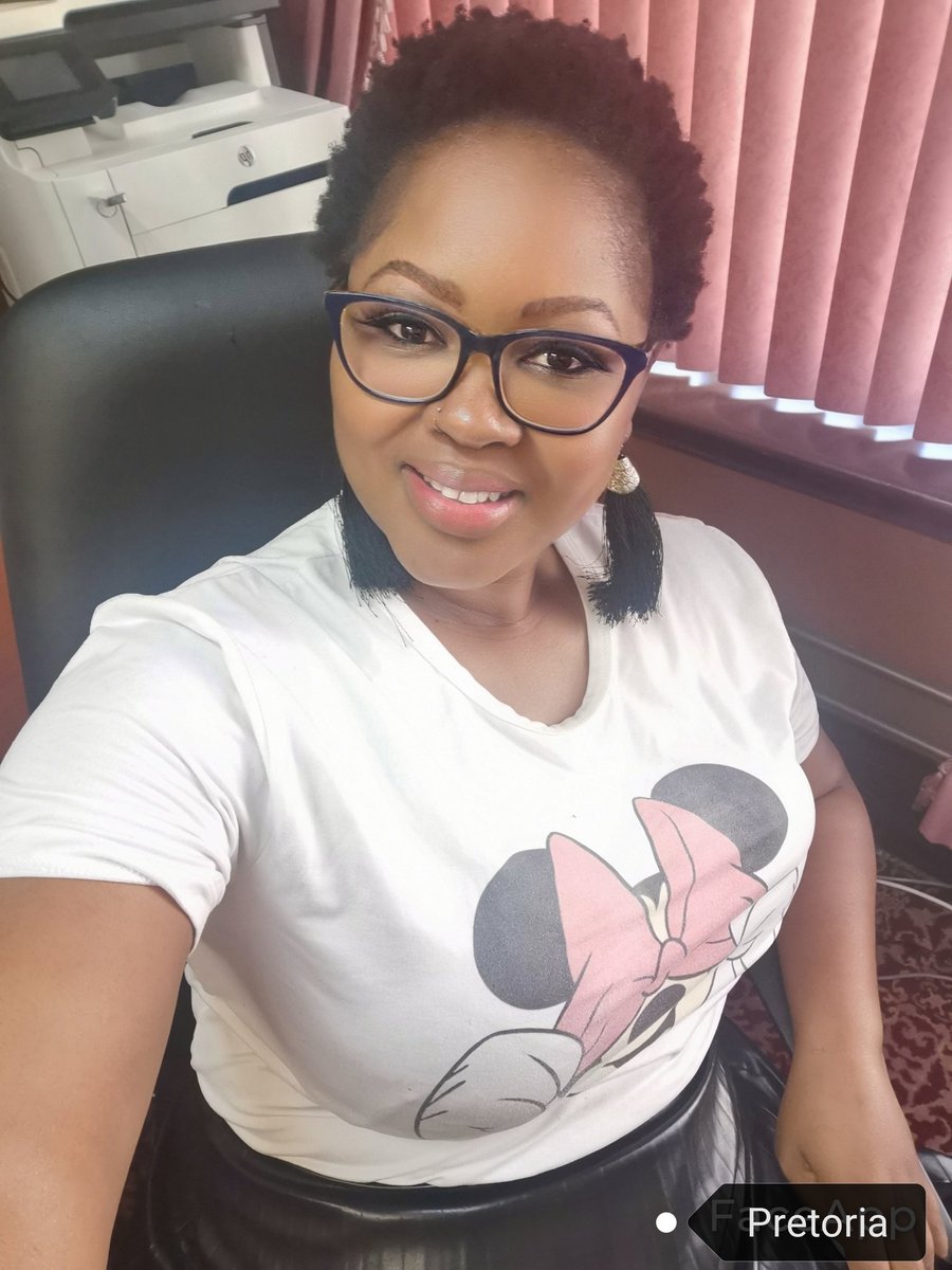 tshidishete's tweet photo. Back to this Short Hair life😍 #officepics https://t.co/N34ZKhzEUi