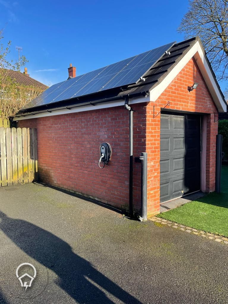 TheEStorageCo's tweet photo. It was our pleasure to have helped another happy customer on their journey to #netzero! 😁😁

If you would like to save more on your bills just like Chris or would like to know more visit https://t.co/1STSe8V3Js 

#netzero #solarpower #energyprices #renewableenergy https://t.co/Rg9xyLKnOt