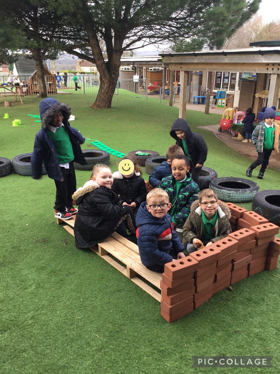 BrynHafodPrm's tweet photo. Reception are learning all about Jack and the bean stalk this week😃 this  morning  they  have  built  a  beanstalk  and  castle  🏰🎋 https://t.co/8T3RThUhjj