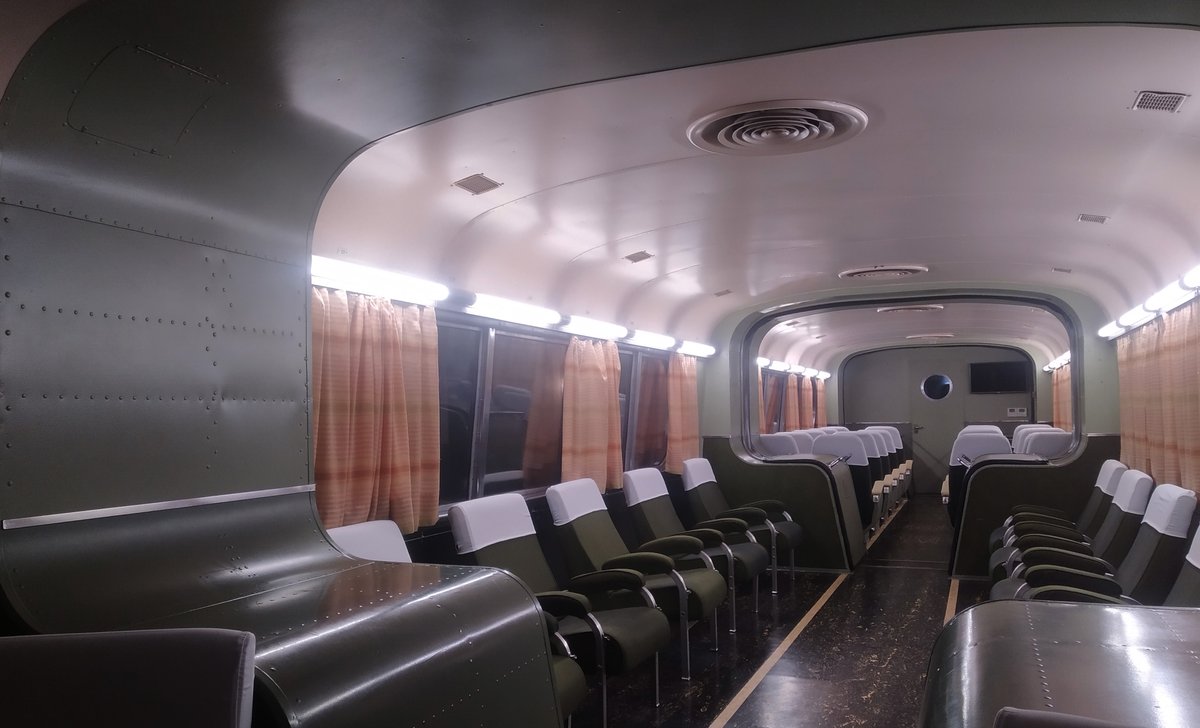 FerroguiaAgenci's tweet photo. "... el remolque panorámico, una influencia de los ferrocarriles norteamericanos..." Esta pieza de @TalgoGroup a la que se refiere el libro 'Las locomotoras que movieron Renfe', editado por @Renfe y la @ffe_es, destaca en la colección del @M_Ferrocarril https://t.co/2kFkNFPlTt