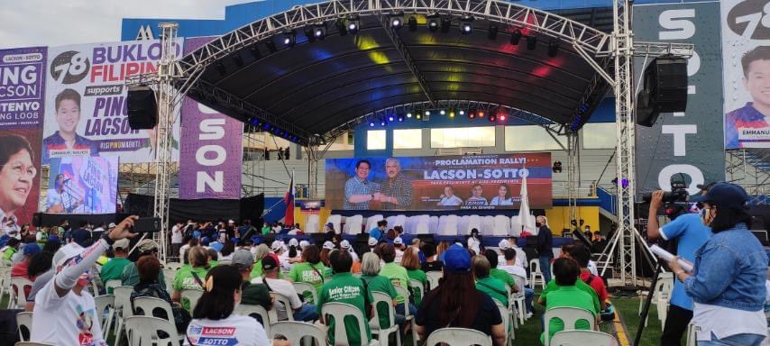 tatzz__'s tweet photo. Kahit supporters nina lacson-Sotto nakasunod sa social distancing. Yung supporters ni Lutang lang talaga ang NAIIBA.π
π
#BilangPilipino2022
#ProclamationRally
#UNiTeamBBMSARA https://t.co/RB2oU2a6Im
