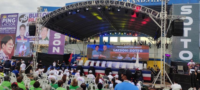 tatzz__'s tweet photo. Kahit supporters nina lacson-Sotto nakasunod sa social distancing. Yung supporters ni Lutang lang talaga ang NAIIBA.π
π
#BilangPilipino2022
#ProclamationRally
#UNiTeamBBMSARA https://t.co/RB2oU2a6Im