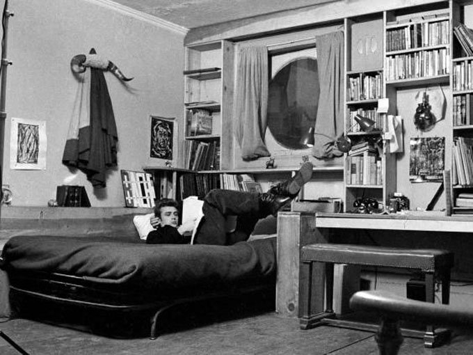 ftorodelidia's tweet photo. James Dean, rebelde sin causa:

🎬 Nació, tal día como hoy, hace 91 años

🥇 Primer actor nominado a un Oscar póstumo

⭐ Icono cultural de la década de los 50

🔝 Tenía una gran afición a los toros

👏 Su habitación estaba adornada con un capote, con el que toreaba de salón https://t.co/UGVx4Pu7VE
