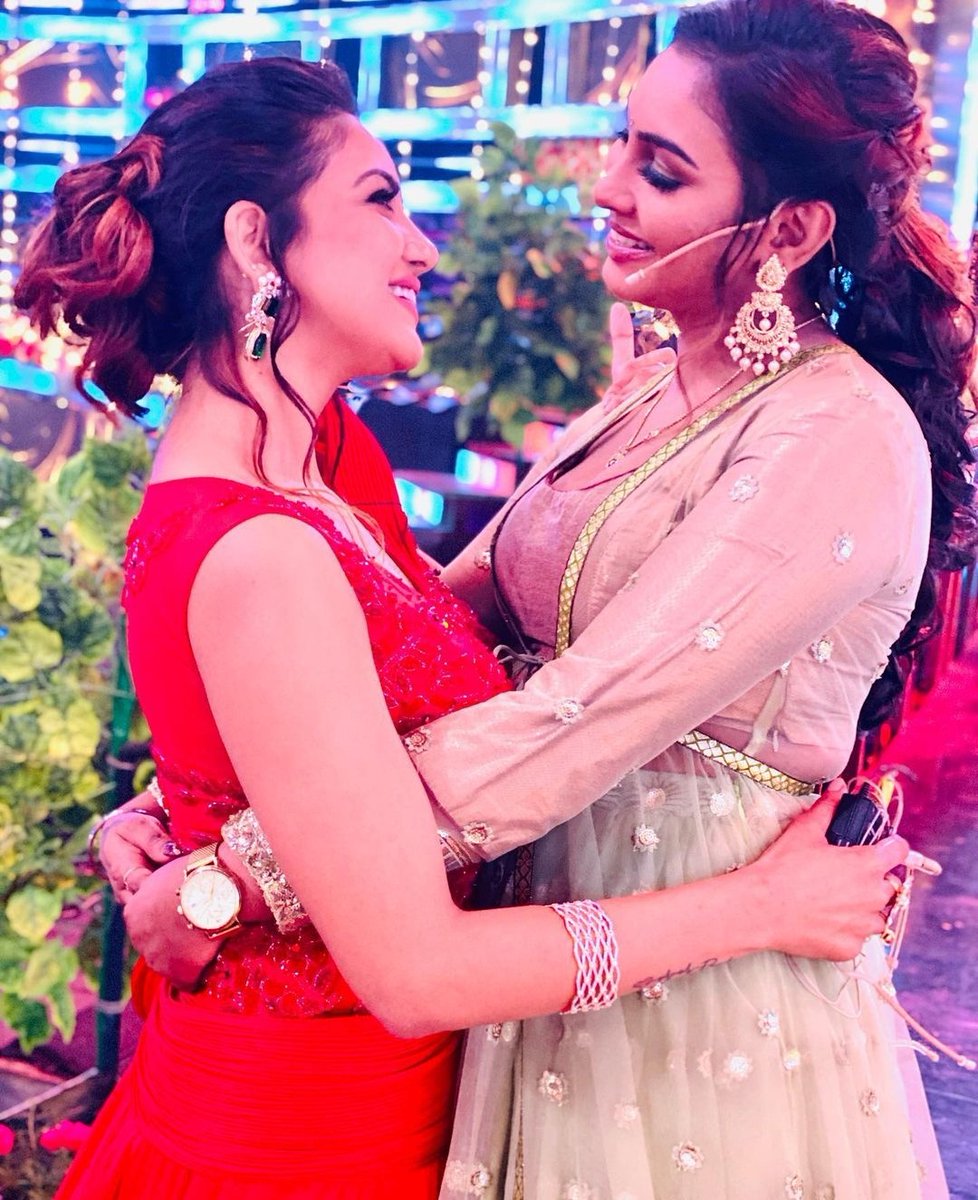 Pavnixcafe's tweet photo. Our Cutie @Pavani9Reddy Clicked with Friends #Mathu &amp; #Nadiya at BB Kondattam Shoot 💫❤
.
.
.
#Pavni #Pavani #PavaniReddy #Pav 
#Pavniarmy #Pavnians #PavniFam 
#PavniReddy #Dee #Eejjii #Durga #PavniFandom #BiggBossTamil5 https://t.co/Ko3l3Kn842